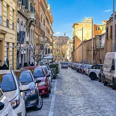 Lavinia's At Colosseo * Roma