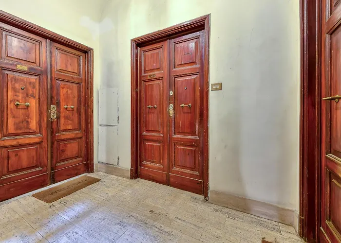 Lavinia's At Colosseo דירה רומא